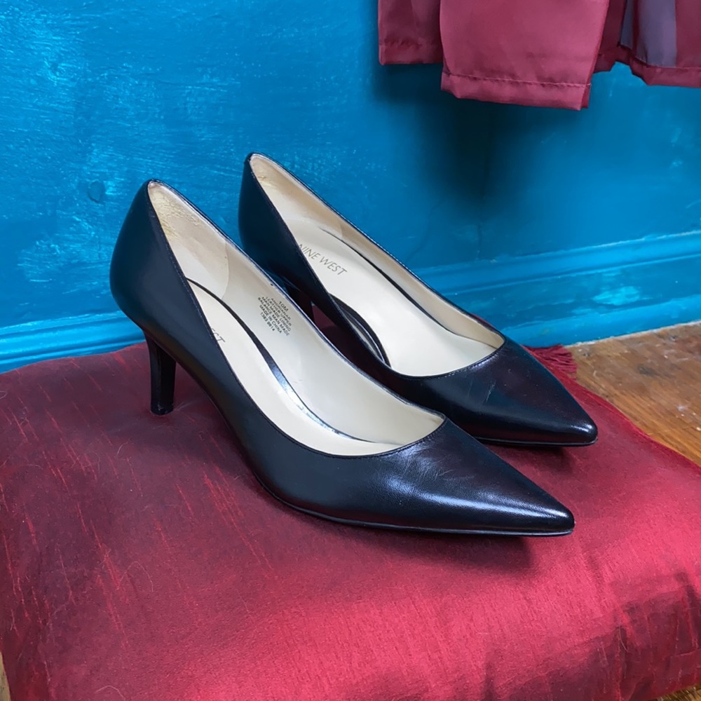 Nine West Black Pointy-toed Pumps